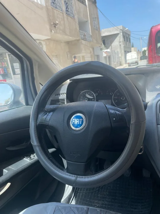 Fiat GRANDE PUNTO - Photo 2