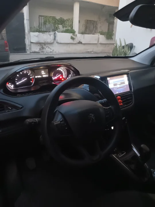 Peugeot 208 - Photo 6