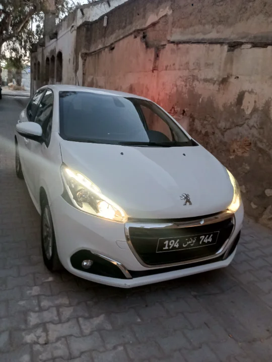 Peugeot 208 2016