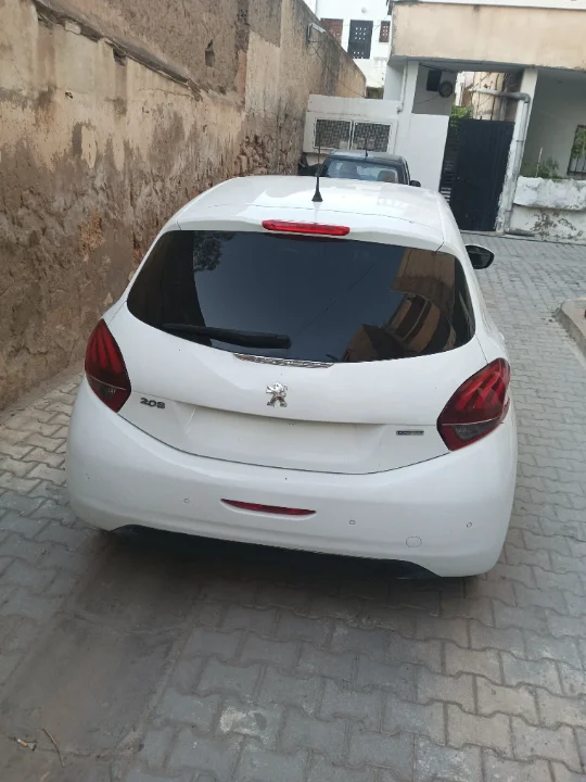Peugeot 208 - Photo 5