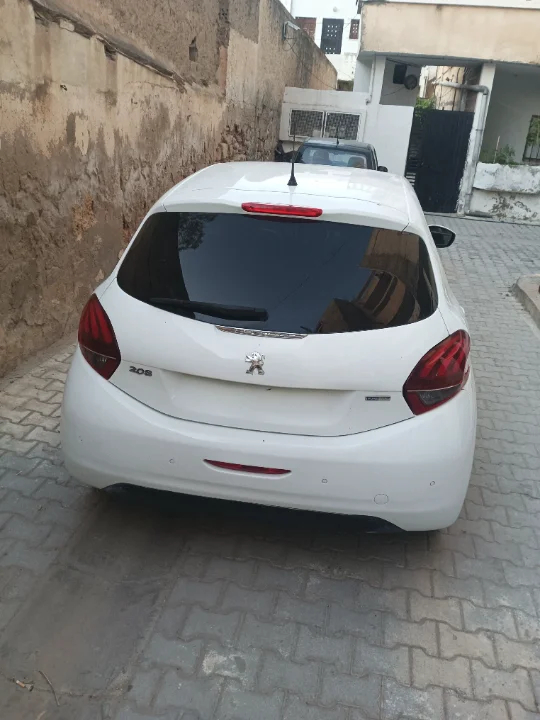 Peugeot 208 - Photo 4