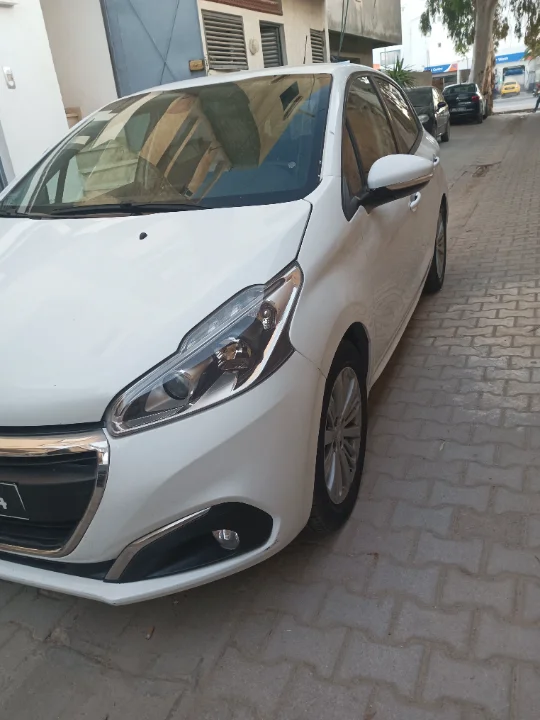 Peugeot 208 - Photo 3