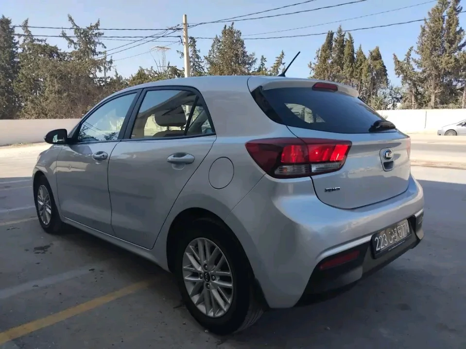 Kia RIO - Photo 8