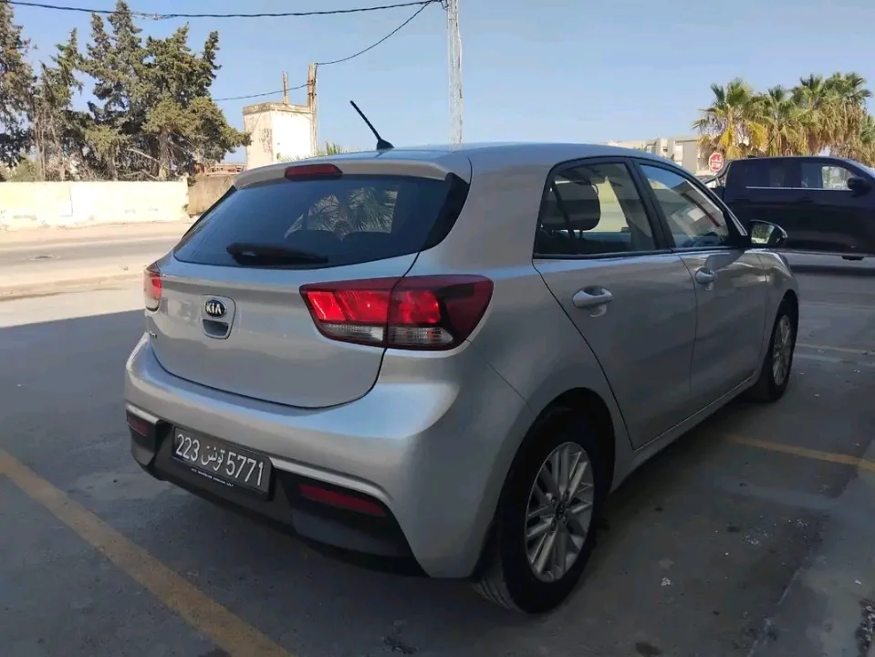 Kia RIO - Photo 7