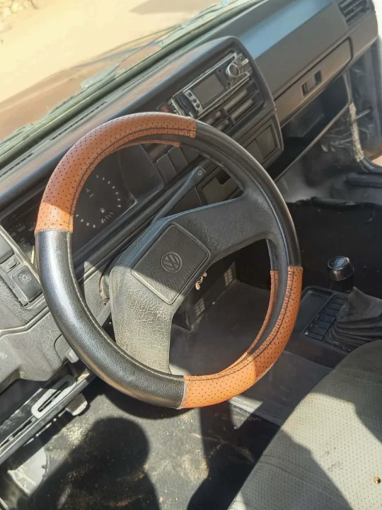 Volkswagen Jetta - Photo 2