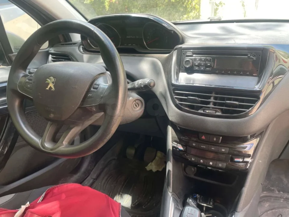 Peugeot 208 - Photo 9