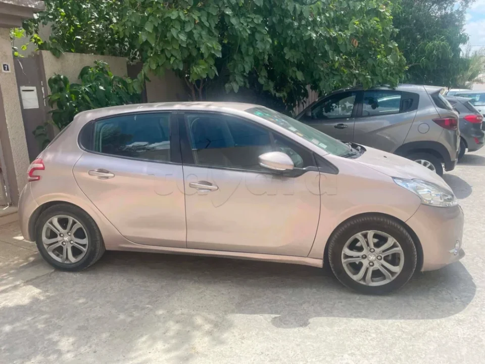 Peugeot 208 - Photo 5