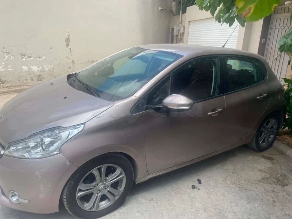 Peugeot 208 - Photo 4