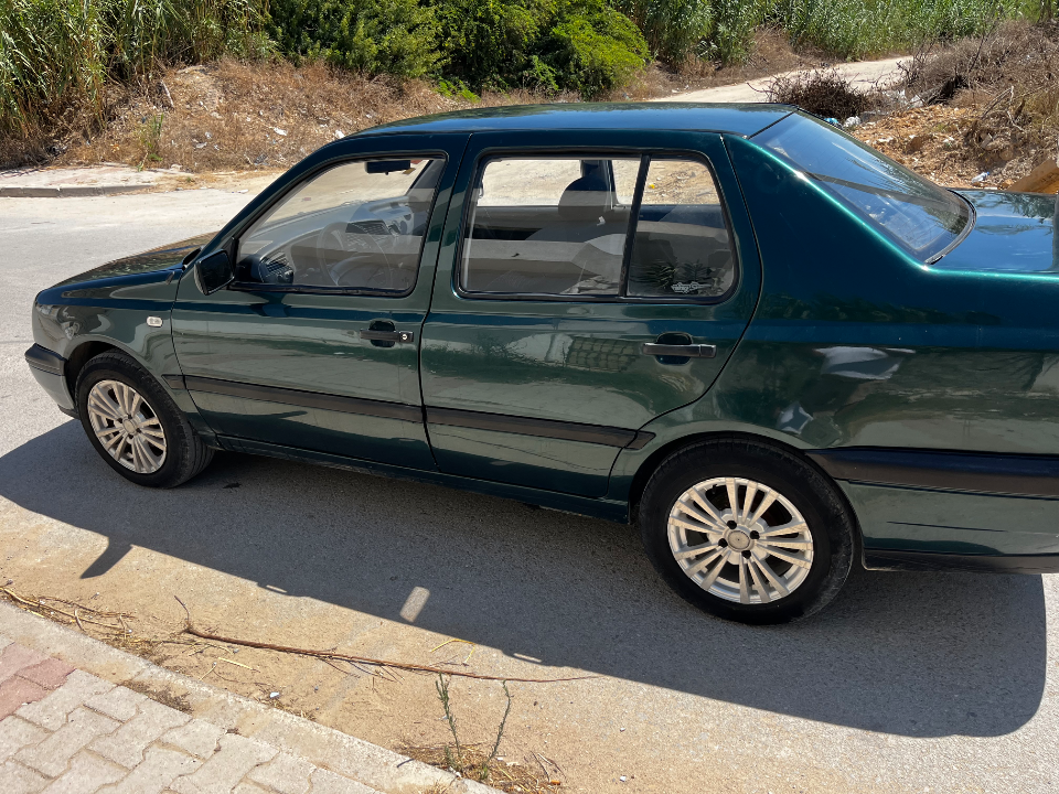 Volkswagen Vento - Photo 8