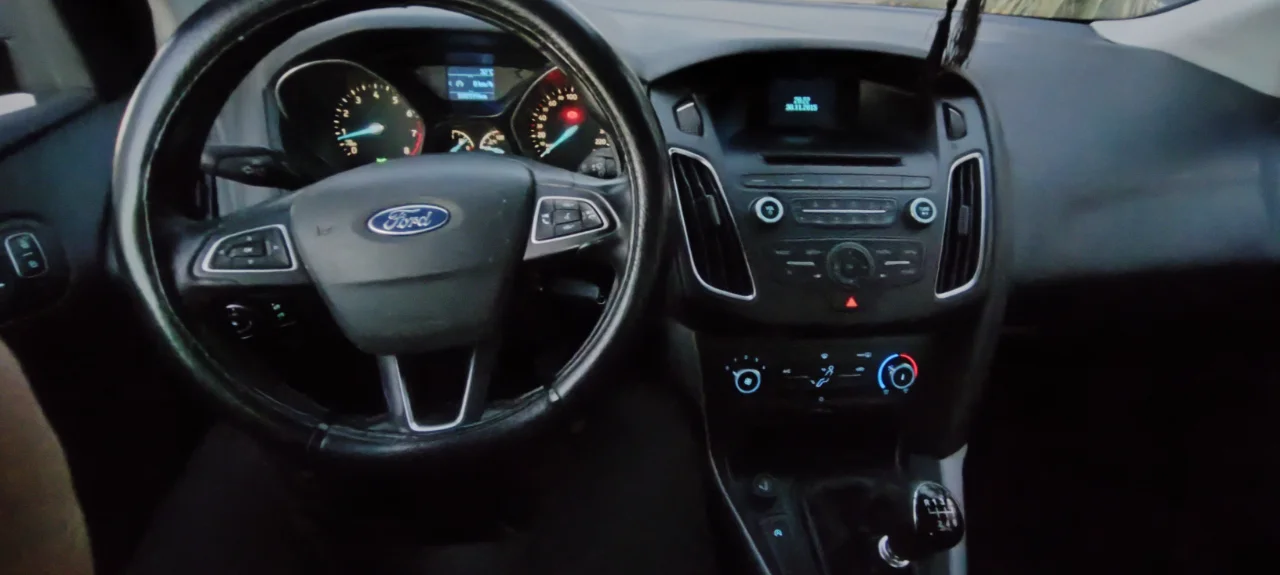 Ford FOCUS - Photo 5