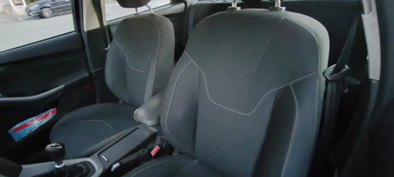 Ford FOCUS - Photo 2