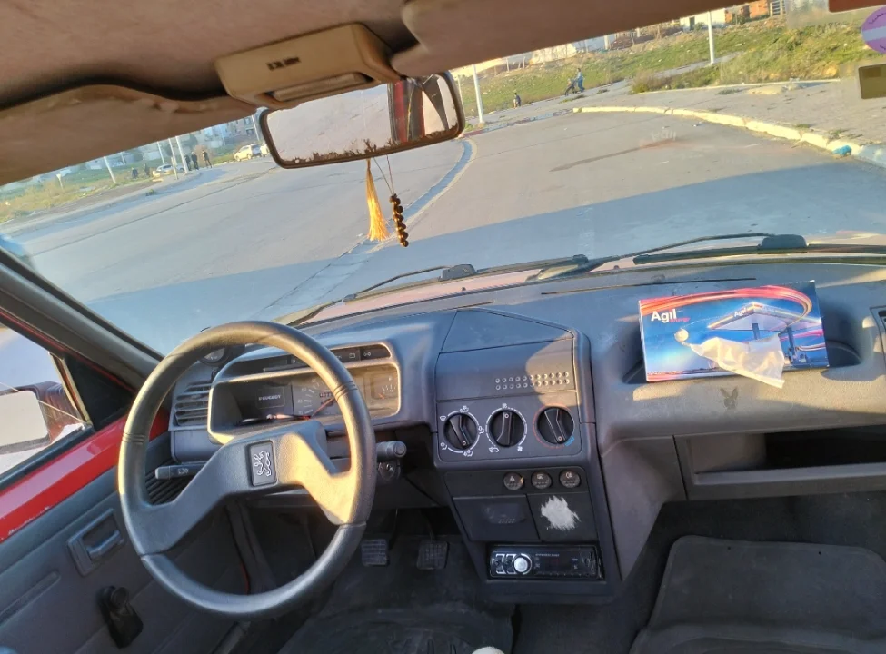 Peugeot 205 - Photo 3