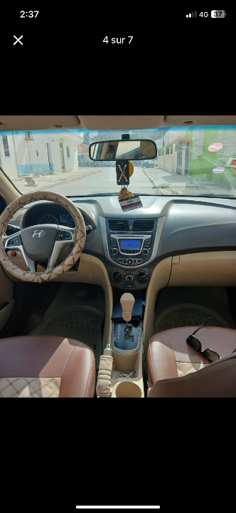 Hyundai ACCENT - Photo 4
