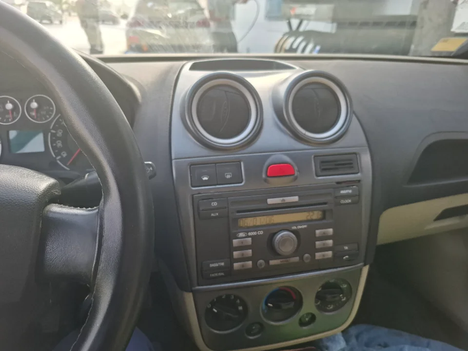 Ford FIESTA - Photo 3