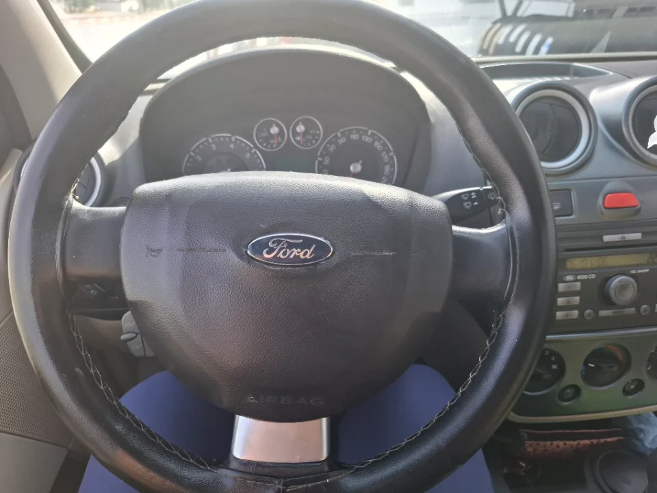 Ford FIESTA - Photo 2