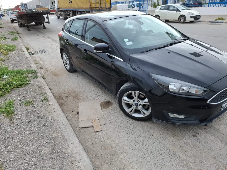 Ford FOCUS - Photo 6