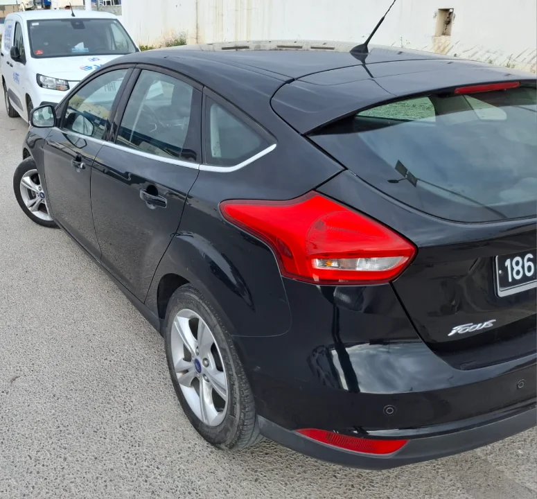 Ford FOCUS - Photo 2