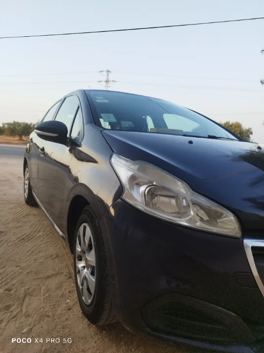 Peugeot 208 - Photo 9