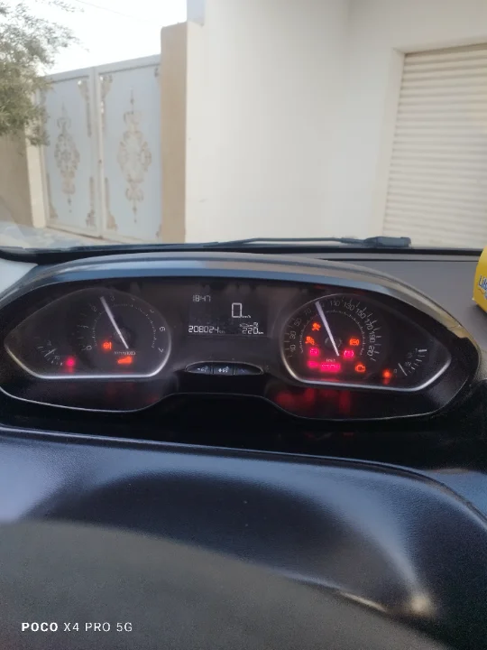 Peugeot 208 - Photo 4
