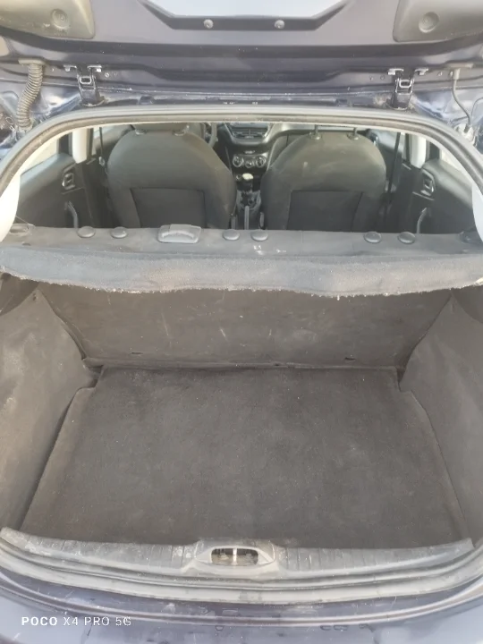 Peugeot 208 - Photo 2