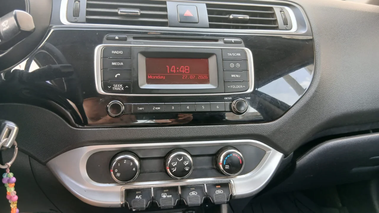 Kia RIO - Photo 6