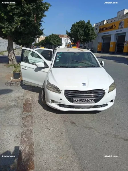 Peugeot 301 2014 Essence