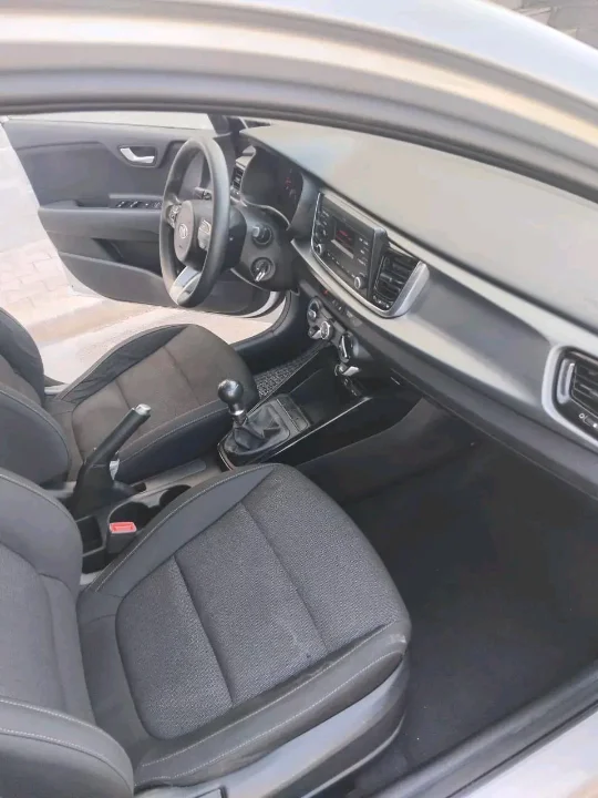 Kia RIO - Photo 4