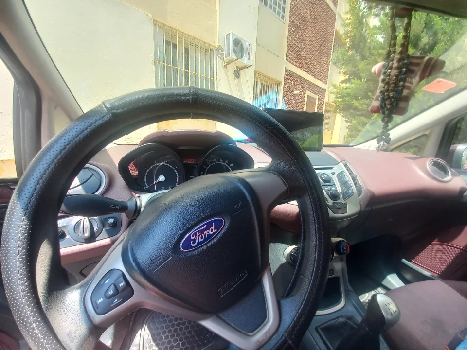Ford FIESTA - Photo 4