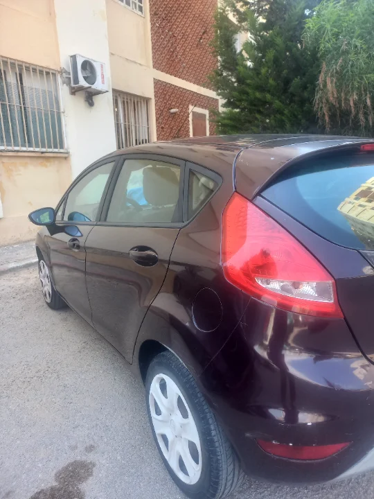 Ford FIESTA - Photo 2