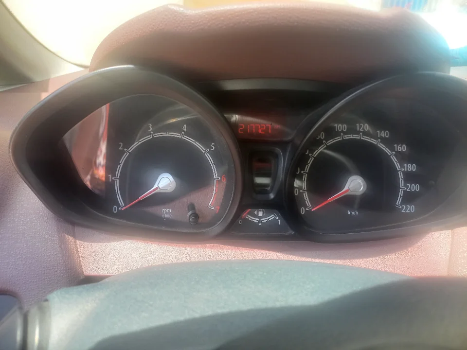 Ford FIESTA - Photo 2