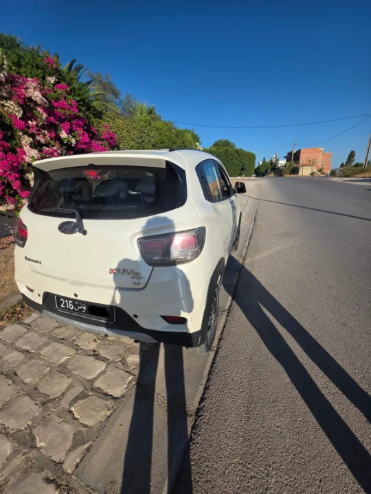 Mahindra KUV 100 - Photo 6