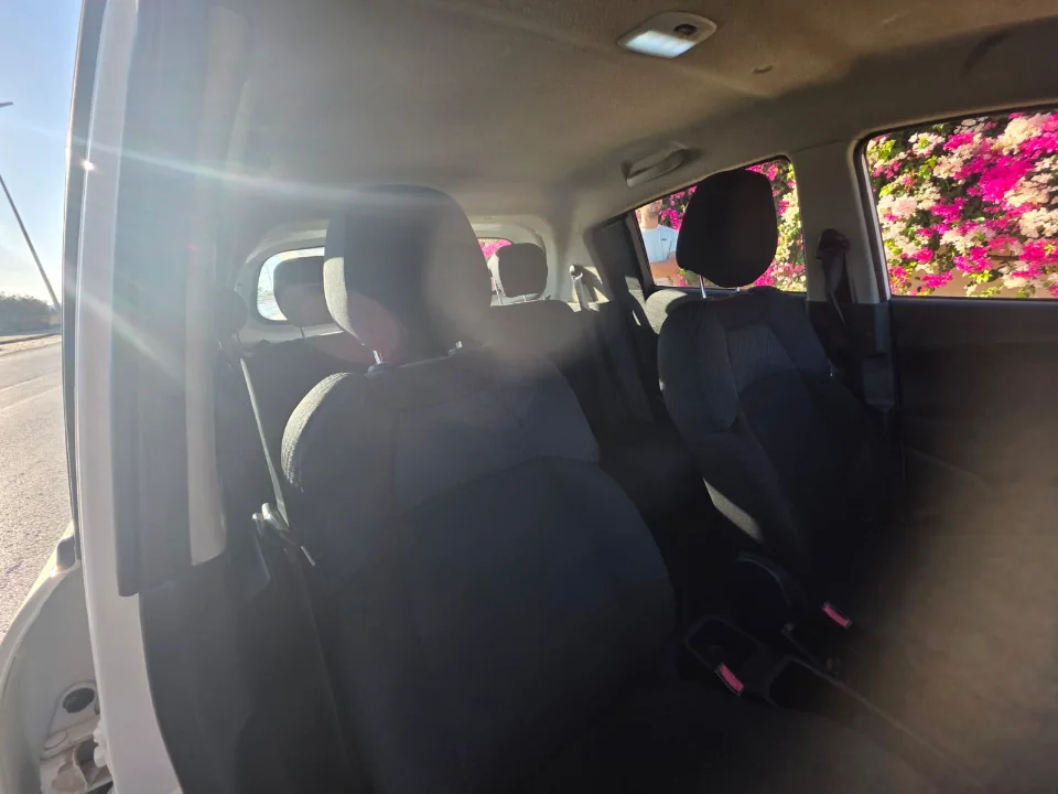 Mahindra KUV 100 - Photo 4