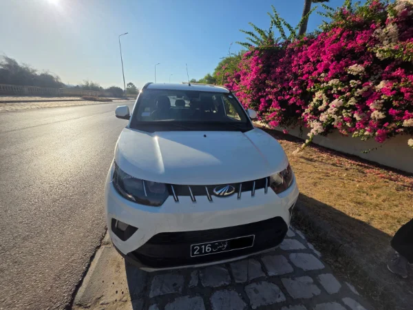 Mahindra KUV 100 - Mahindra Kuv 100 k8 premier Main