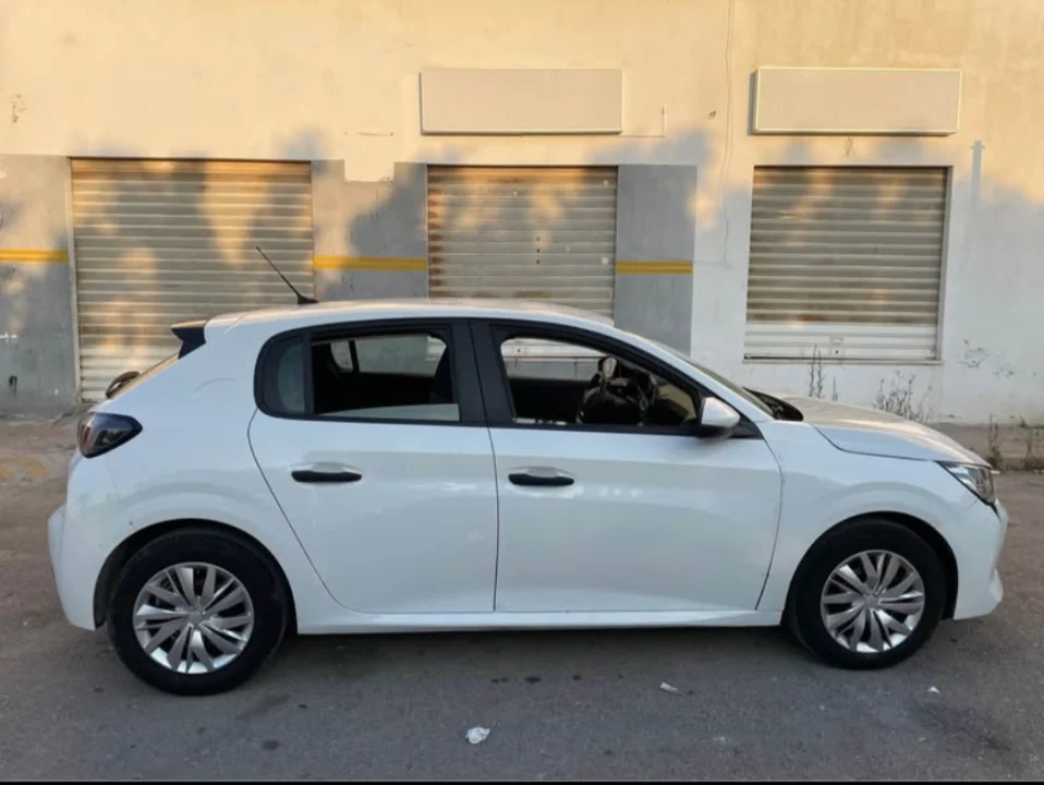 Peugeot 208 - Photo 9