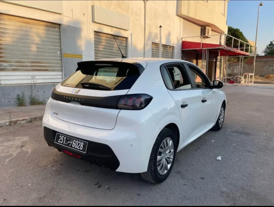 Peugeot 208 - Photo 8