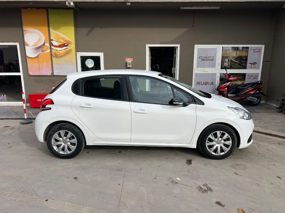 Peugeot 208 - Photo 3