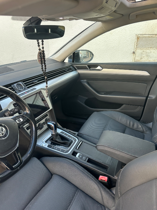 Volkswagen Passat - Photo 2