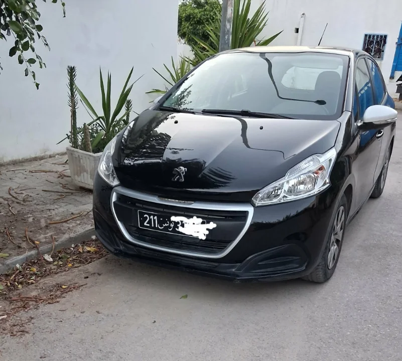 Peugeot 208 - Photo 2