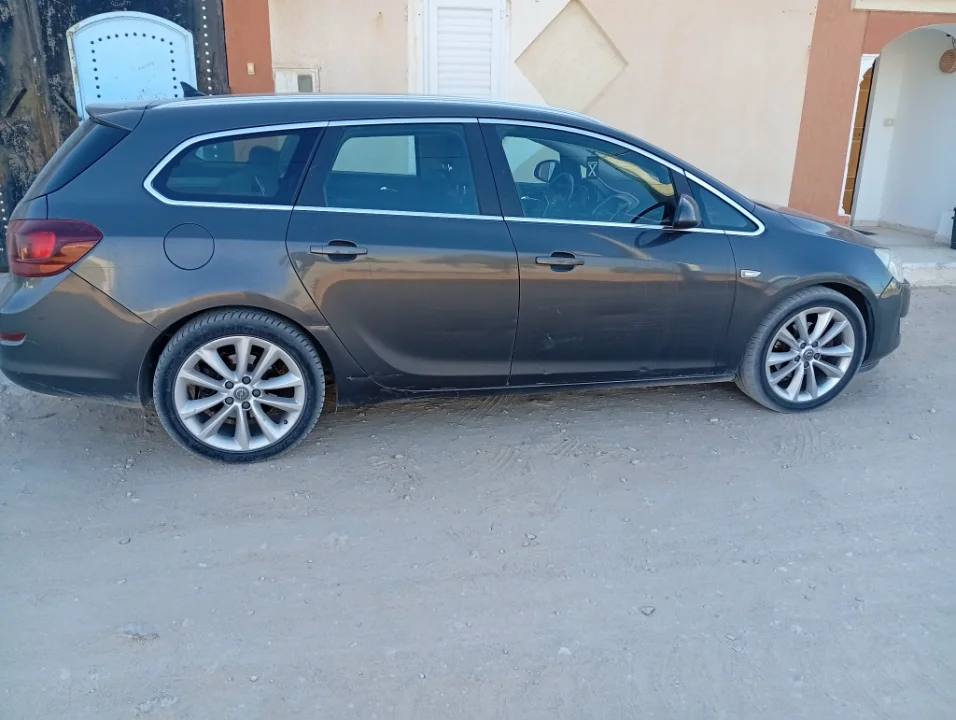 Opel Astra - Photo 3