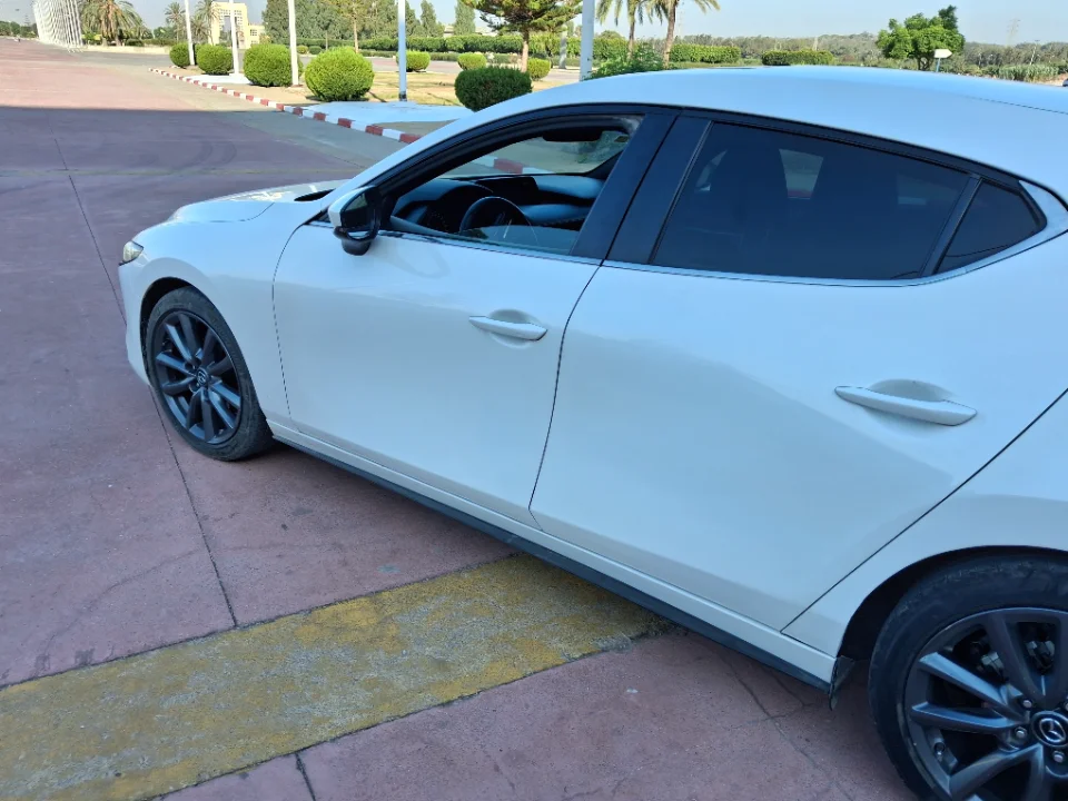 Mazda MAZDA3 - Photo 4