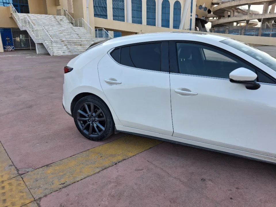 Mazda MAZDA3 - Photo 3