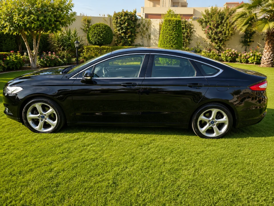 Ford FUSION - Photo 2
