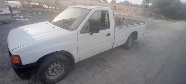 Isuzu AUTRE - Photo 4