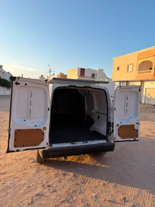 Ford TRANSIT CONNECT - Photo 6