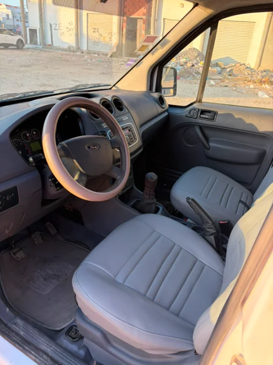 Ford TRANSIT CONNECT - Photo 4