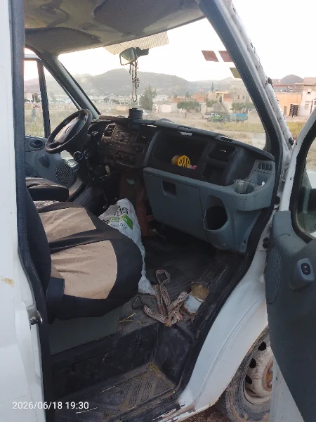 Ford TRANSIT CONNECT - Photo 4