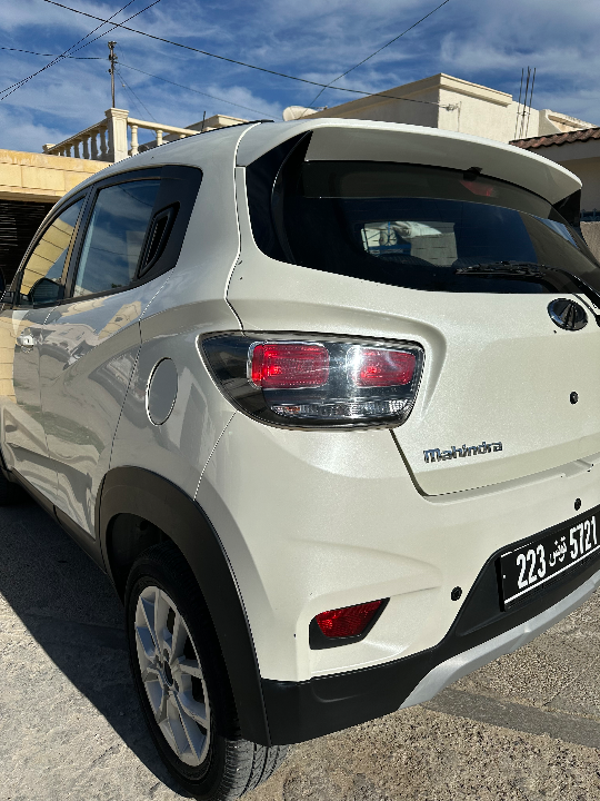Mahindra KUV 100 - Photo 6