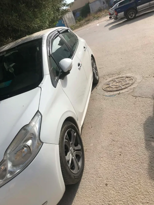 Peugeot 208 - Photo 4