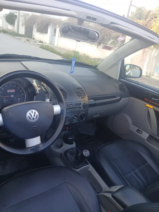 Volkswagen New Beetle - Photo 9