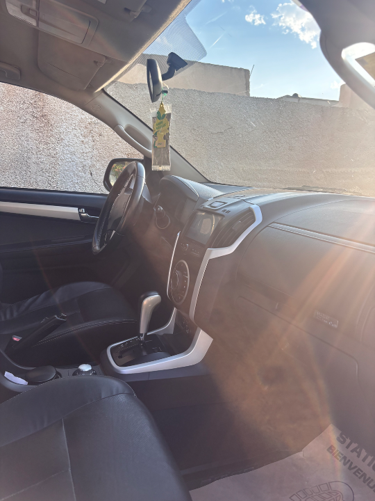 Isuzu D MAX - Photo 8